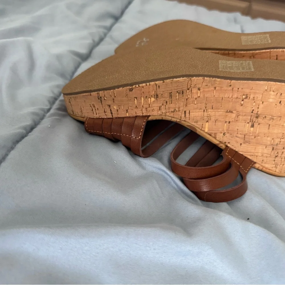 Elegant Brown Strappy Sandals - Picture 5 of 6